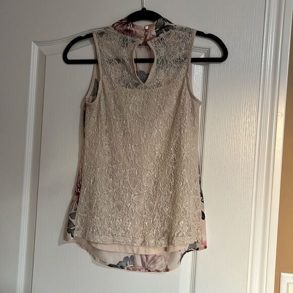 Beautiful Le chateau blouse/Size XS - Picture 3 of 7